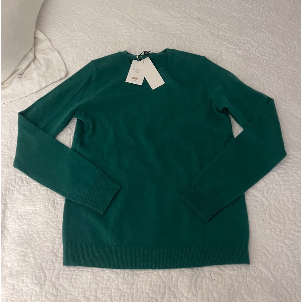 NWT - Uniqlo Green Cashmere Crewneck Pullover Sweater. Size S.